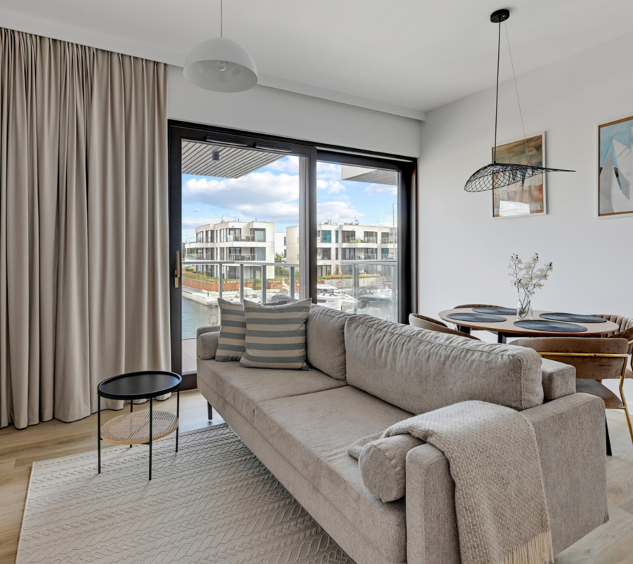 Llevamos más de un año utilizando las soluciones de SmartHotel. Gracias al Asistente de IA, un solo anfitrión en DownTown Apartments puede gestionar más de 500 mensajes de chat de huéspedes y cerca de 1,000 correos electrónicos al día, algo que antes requería el trabajo de varias personas. Esto representa un enorme ahorro de tiempo y costos, manteniendo al mismo tiempo la más alta calidad de atención.